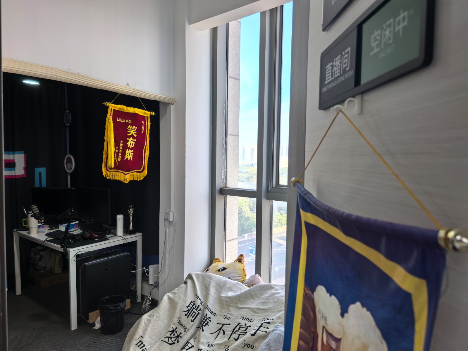 1760698315289851.jpg 5680bbca4a4225a2a8ce5a3c81b19477_picturecompany_path=gfjzbj3sjr01ku44.jpg&name=%E7%9B%B4%E6%92%AD%E9%97%B4.jpg.jpg